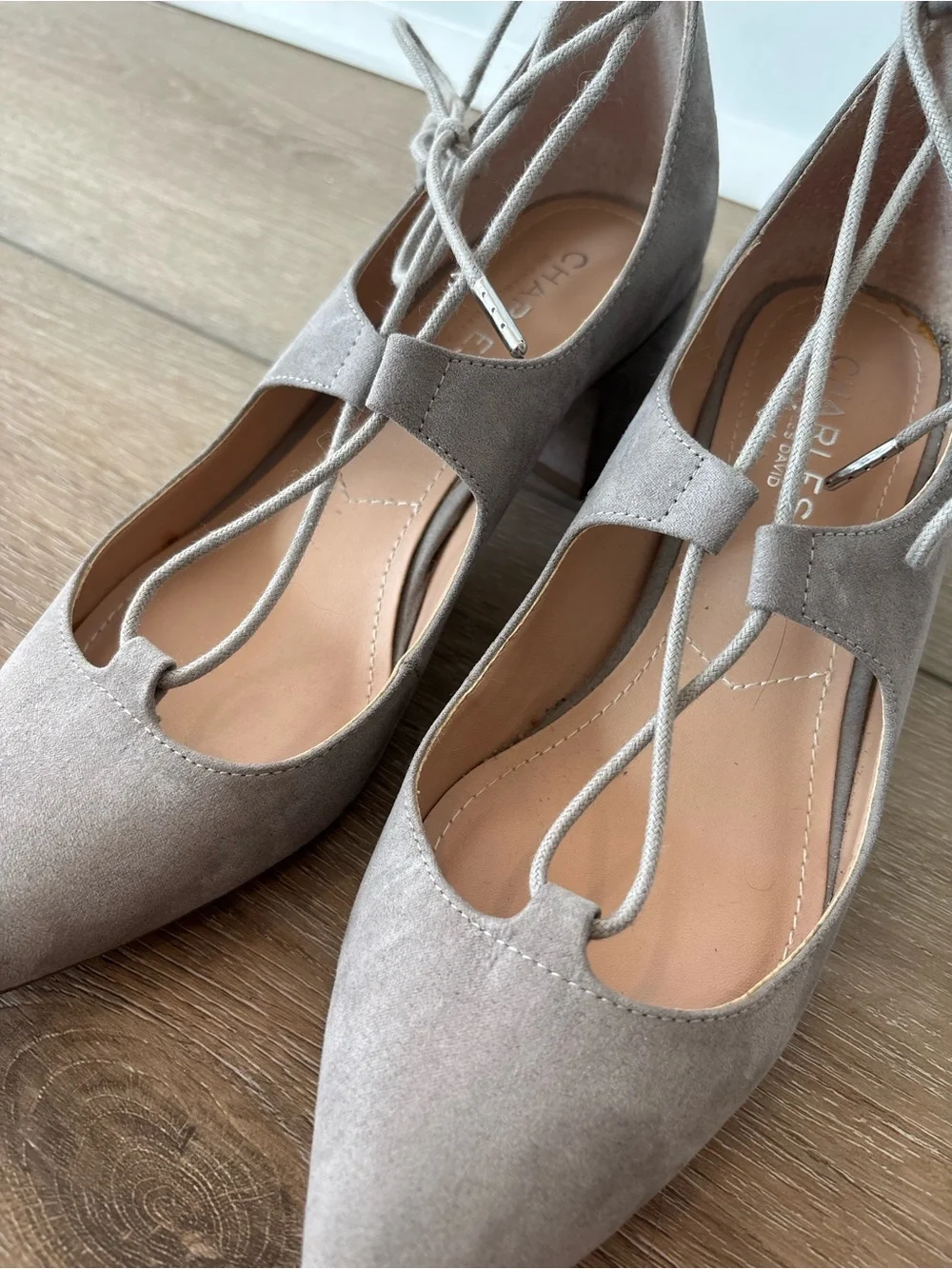 Charles David Lace-Up Pointed Toe Chunky Heel in Taupe Size 7